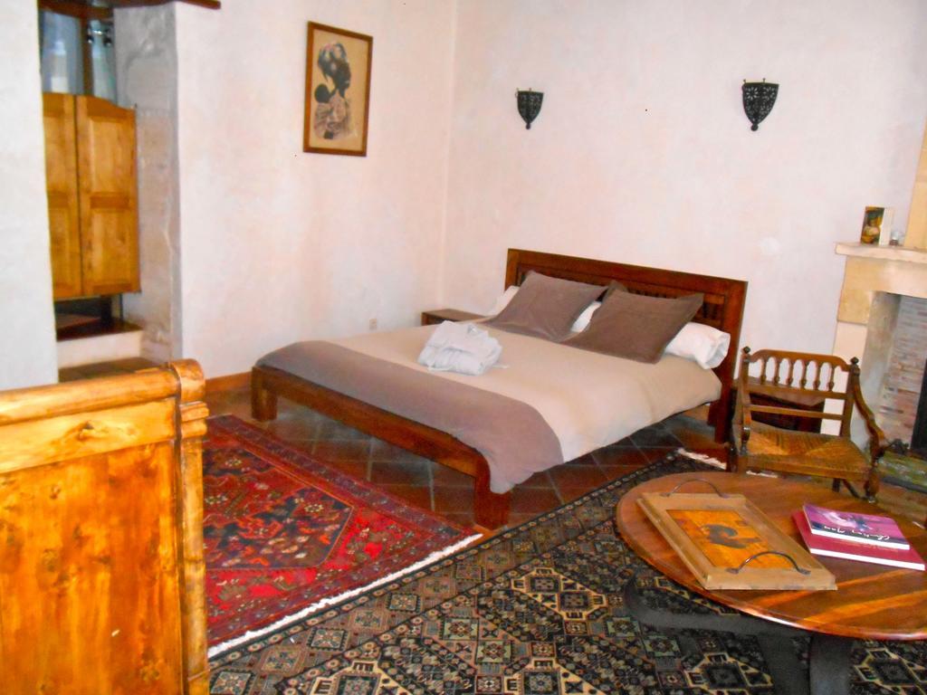 Sous Les Marronniers Bed & Breakfast Petit-Palais-et-Cornemps Oda fotoğraf