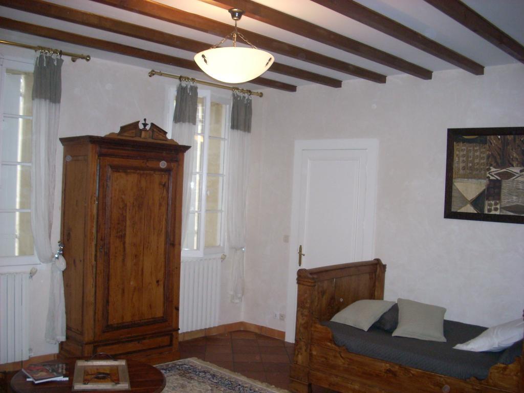 Sous Les Marronniers Bed & Breakfast Petit-Palais-et-Cornemps Dış mekan fotoğraf